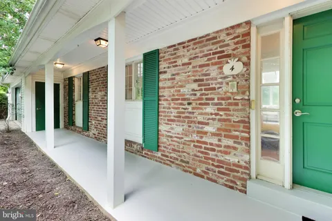 $1,050,000 | 4 Orchard Way North, Rockville, MD 20854
