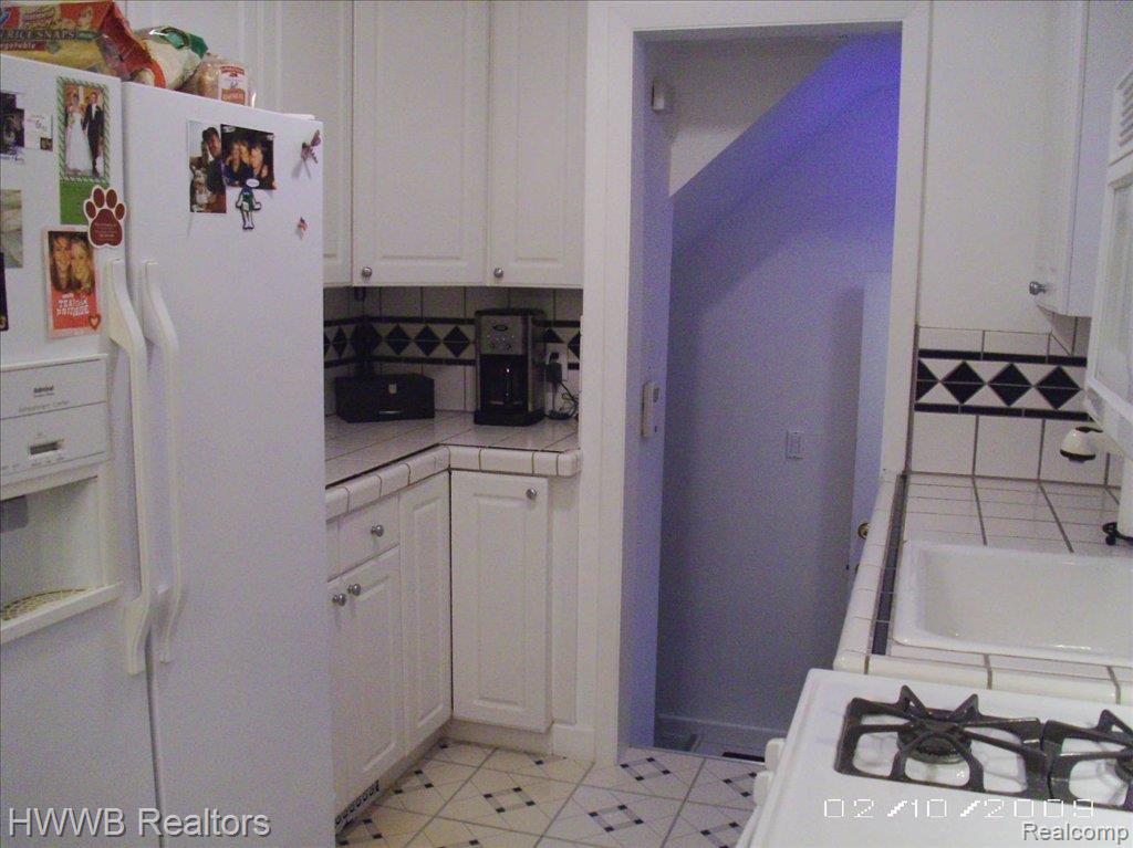 3734 Greenfield Road Berkley, MI 48072 - Photo 2 of 10 Kitchen
