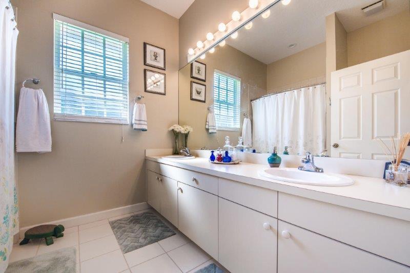 19654 Red Maple Lane Jupiter, FL 33458 - Photo 20 of 35 21 G Bath