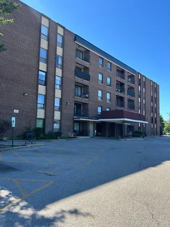 $259,900 | 6330 Lincoln Avenue, Unit 1E, Morton Grove, IL 60053