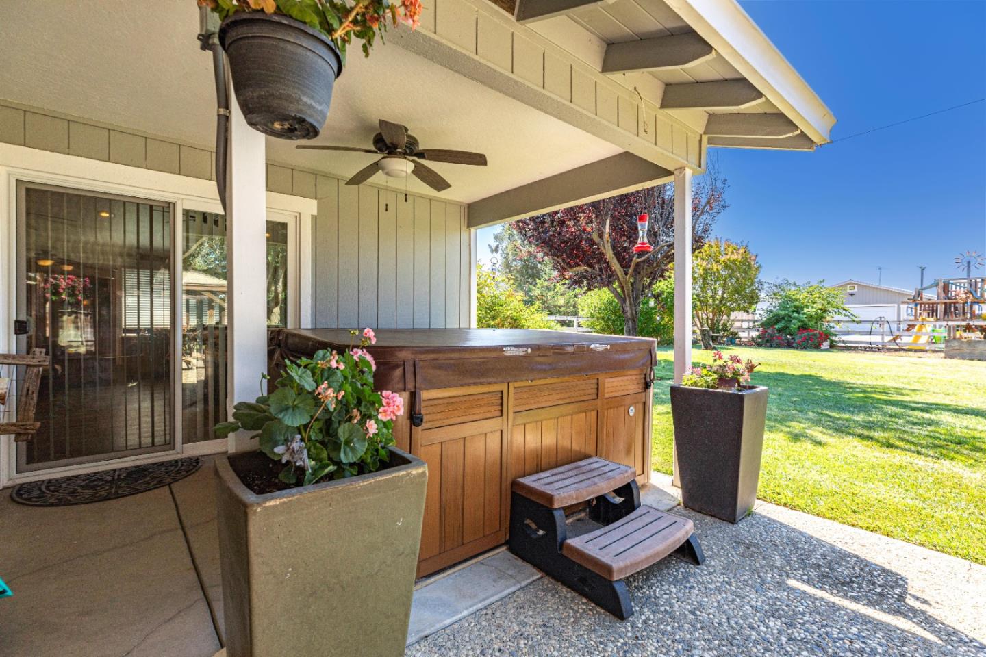 150 Jonquil Lane Hollister, CA 95023 - Photo 15 of 61 a wooden bench sitting in front of building