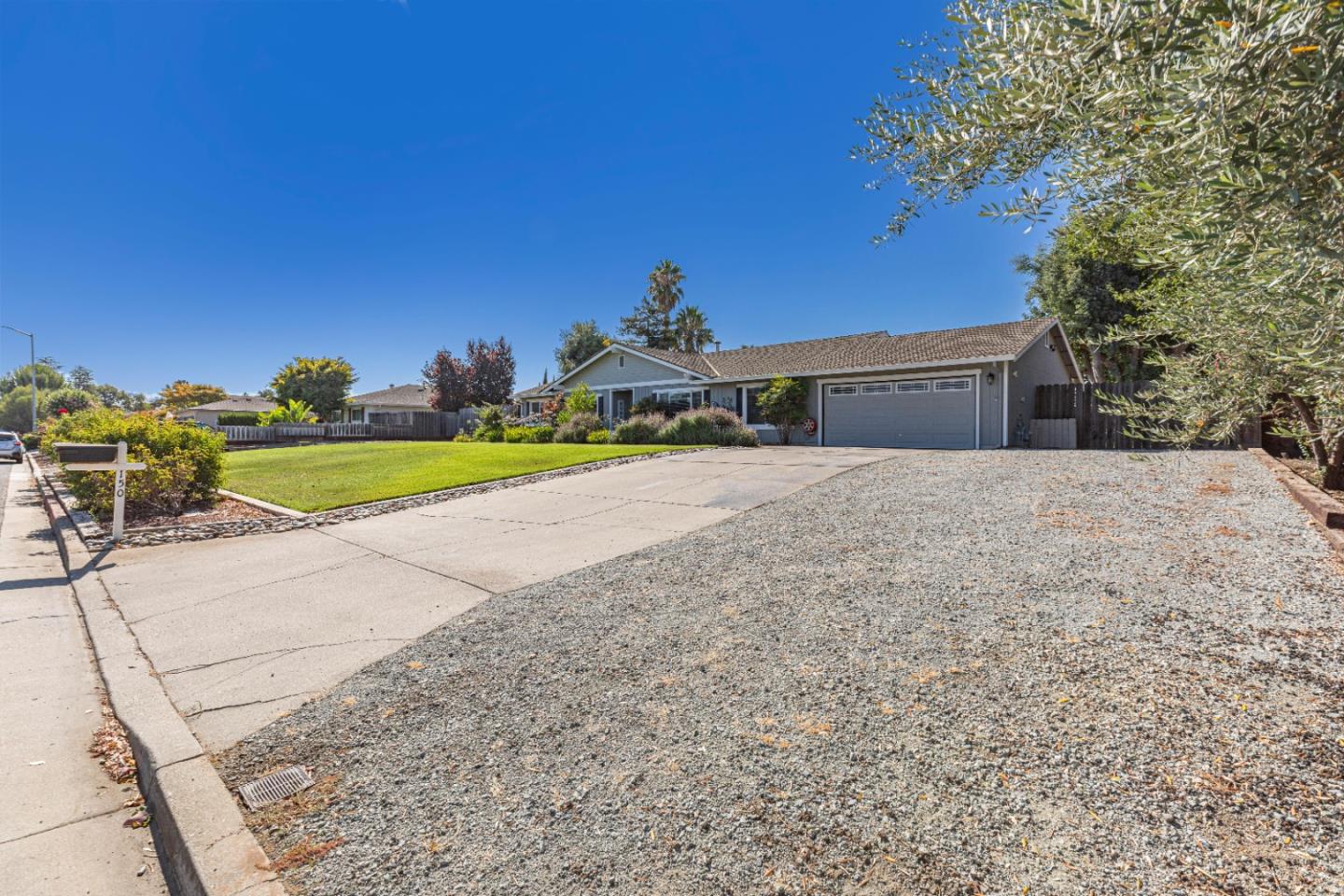 150 Jonquil Lane Hollister, CA 95023 - Photo 4 of 61