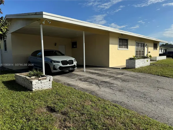 $4,000 | 1121 Northeast 199th Street, Miami, FL 33179