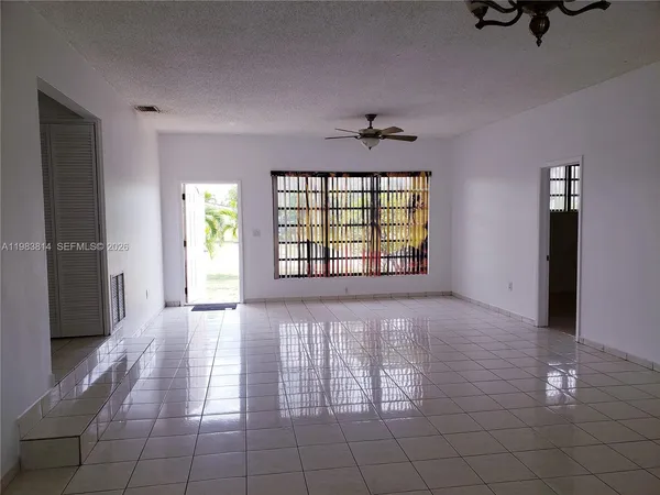 $4,000 | 1121 Northeast 199th Street, Miami, FL 33179