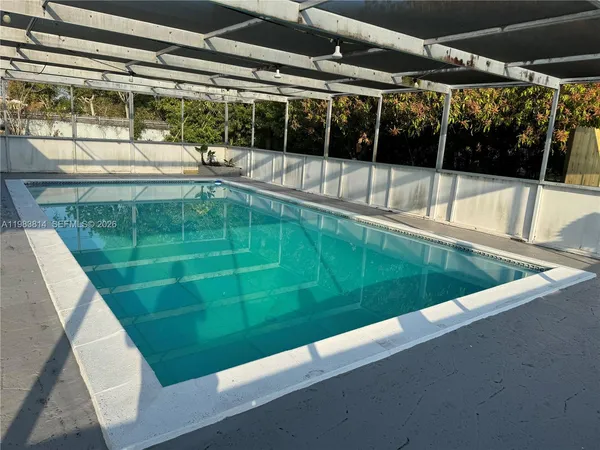 $4,000 | 1121 Northeast 199th Street, Miami, FL 33179