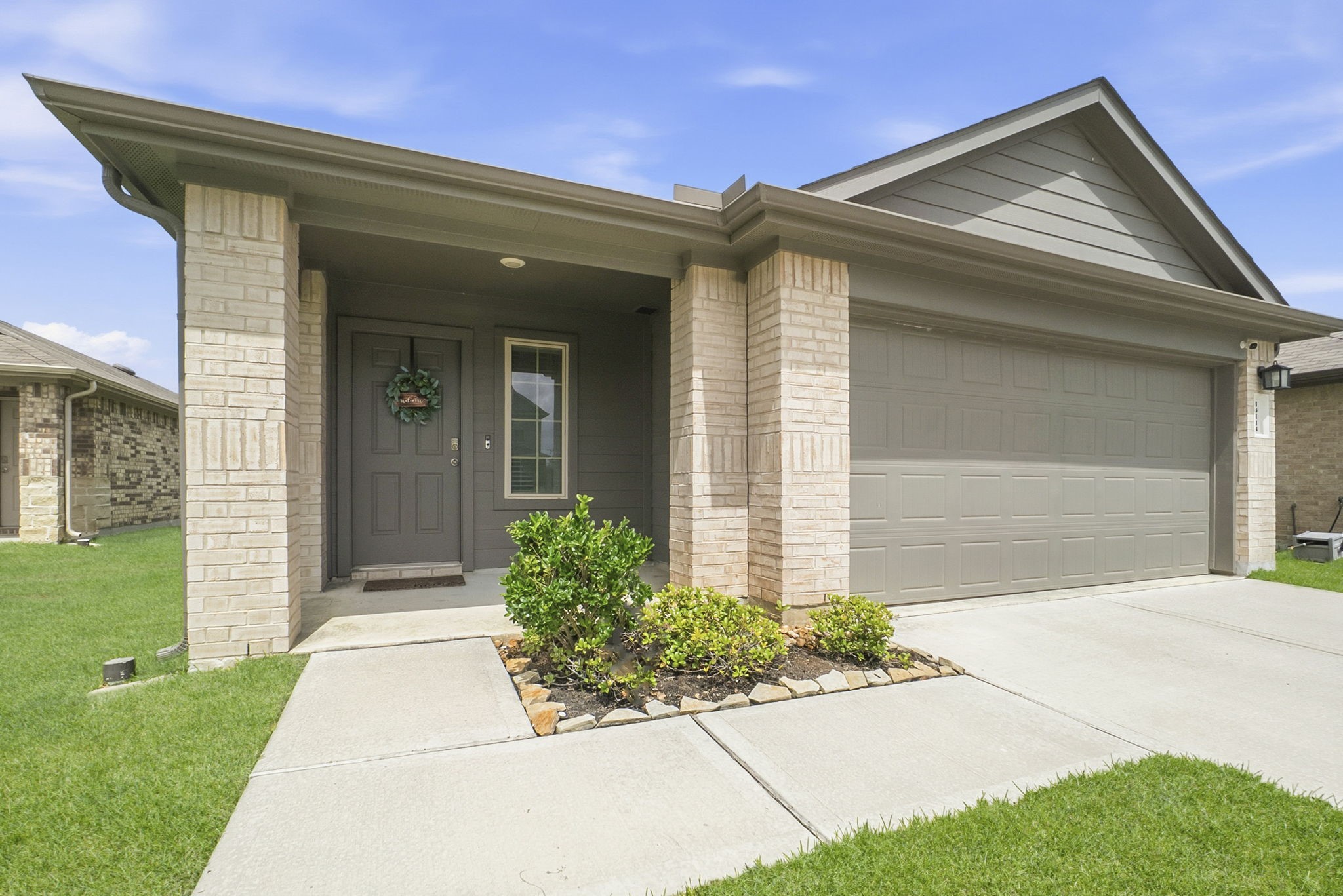 14114 Sandy Pnes Court Conroe, TX 77302 - Photo 4 of 43