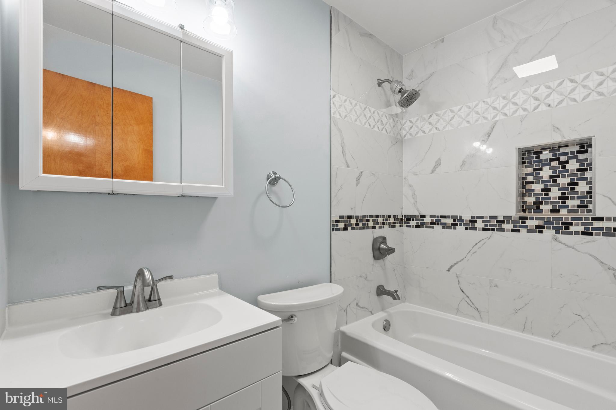23562 Myrtle Point Road California, MD 20619 - Photo 14 of 42 Hall Bathroom