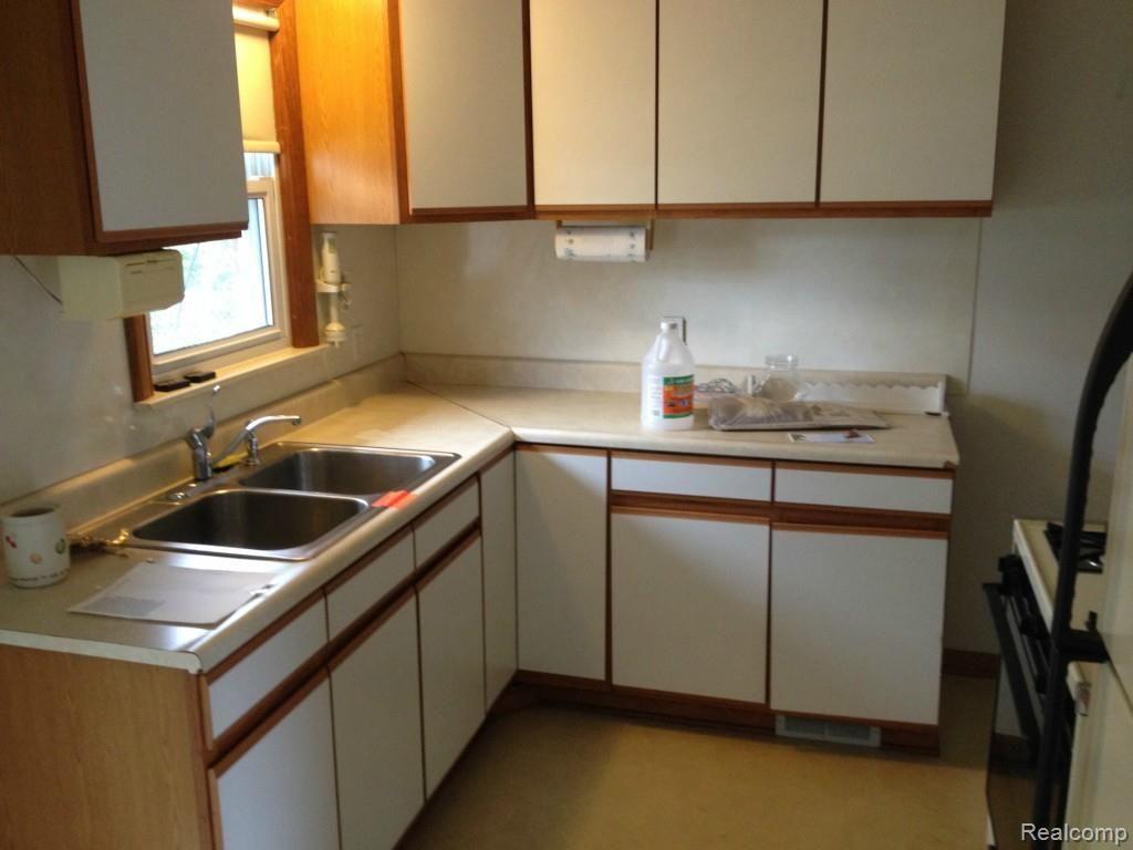 25398 Graham Road Redford, MI 48239 - Photo 4 of 8 Kitchen.jpg