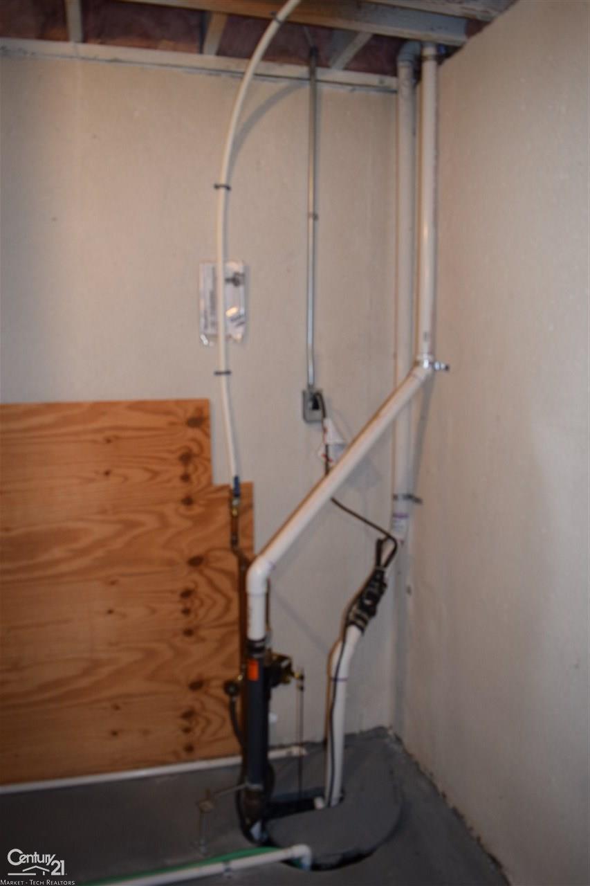 49253 Monte Road New Baltimore, MI 48047 - Photo 61 of 73 Sump Pump with Water Back
