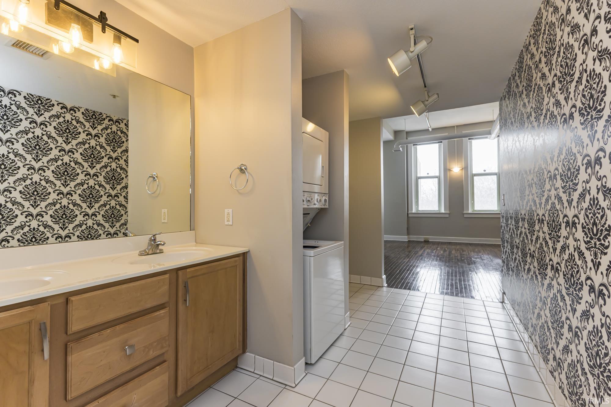 301 South Walnut Street, Unit 206 Muncie, IN 47305 - Photo 12 of 17