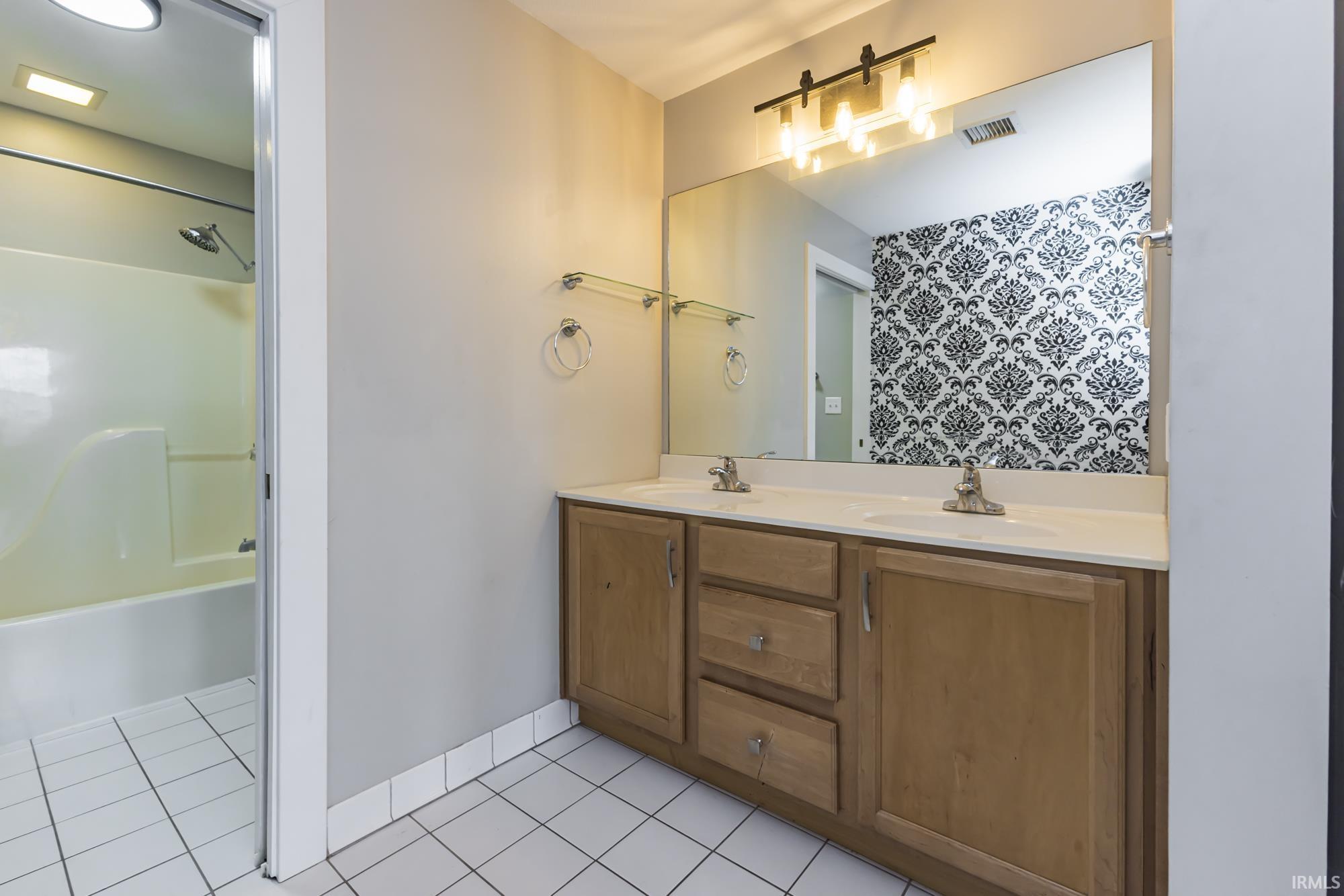 301 South Walnut Street, Unit 206 Muncie, IN 47305 - Photo 13 of 17