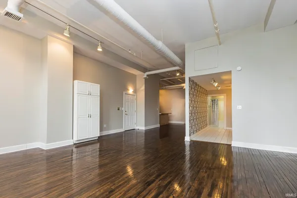 $143,900 | 301 South Walnut Street, Unit 206, Muncie, IN 47305