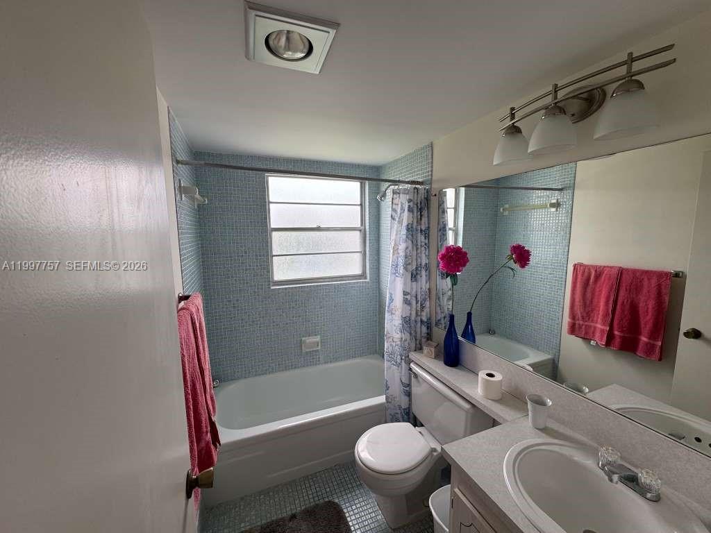 536 Fanshaw M, Unit 536 Boca Raton, FL 33434 - Photo 6 of 14