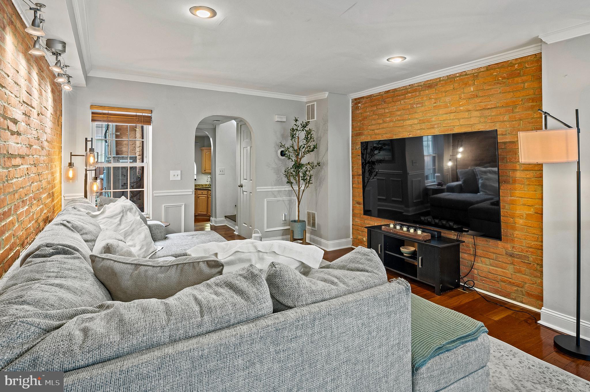 3304 O Donnell Street Baltimore, MD 21224 - Photo 6 of 42 Living Room (alt view)