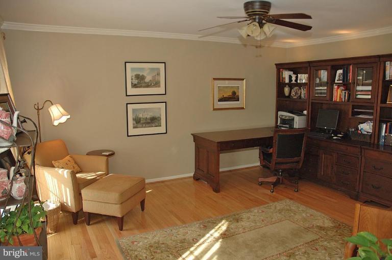 7600 Bertito Lane Springfield, VA 22153 - Photo 13 of 27 Living Room