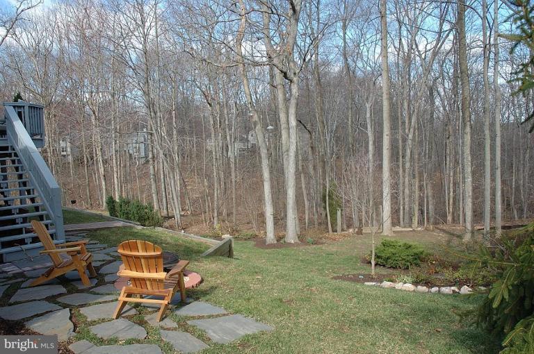 7600 Bertito Lane Springfield, VA 22153 - Photo 3 of 27 Back yard