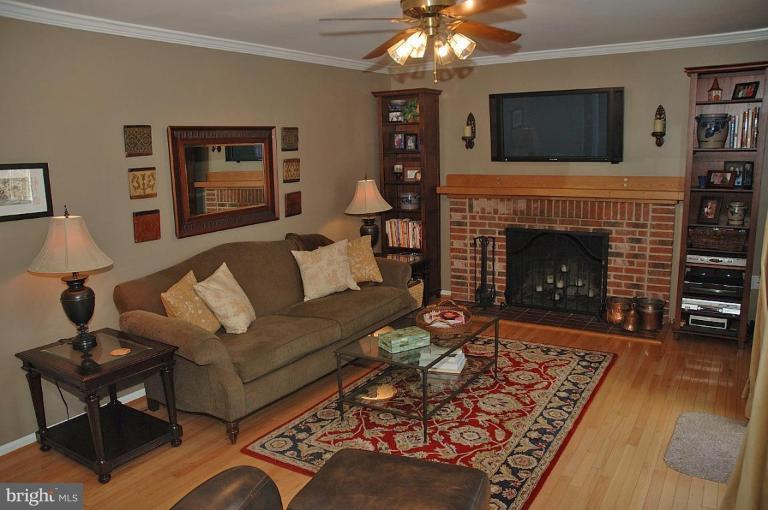 7600 Bertito Lane Springfield, VA 22153 - Photo 7 of 27 Family Room