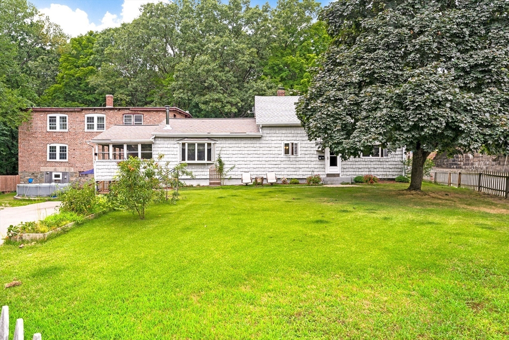 142 Mason Street Woonsocket, RI 02895 - Photo 4 of 23 Gallery Image 4