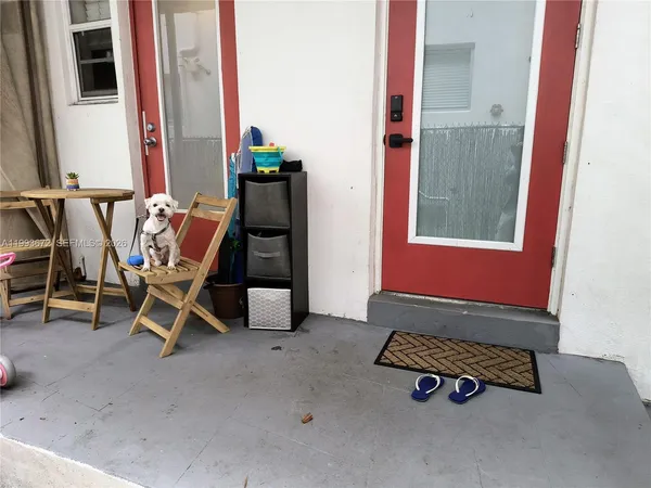 $2,400 | 1335 15th Street, Unit 9, Miami Beach, FL 33139