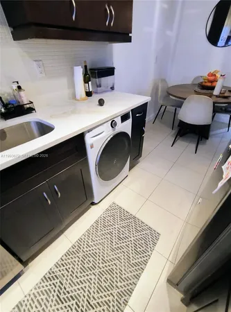 $2,400 | 1335 15th Street, Unit 9, Miami Beach, FL 33139