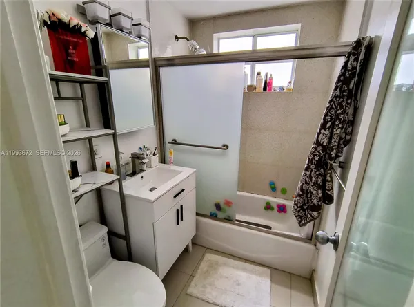 $2,400 | 1335 15th Street, Unit 9, Miami Beach, FL 33139