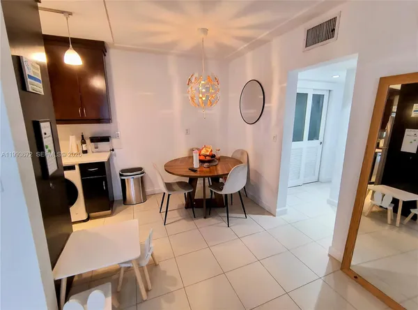 $2,400 | 1335 15th Street, Unit 9, Miami Beach, FL 33139