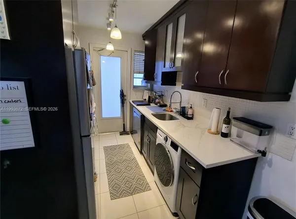 $2,400 | 1335 15th Street, Unit 9, Miami Beach, FL 33139