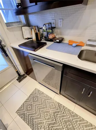 $2,400 | 1335 15th Street, Unit 9, Miami Beach, FL 33139