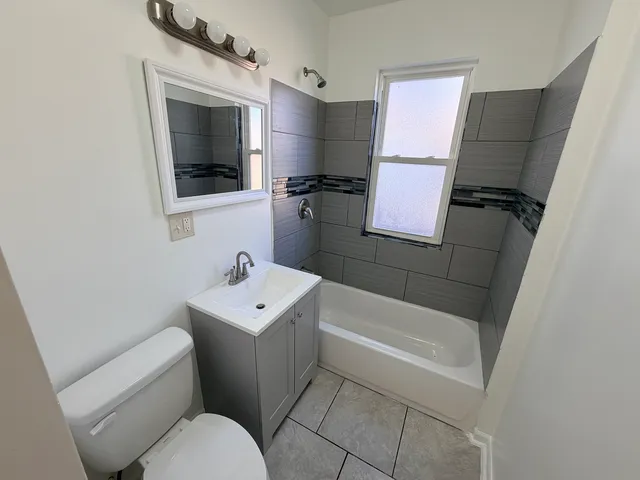 $1,450 | 1322 West 57th Street, Unit 2, Chicago, IL 60636