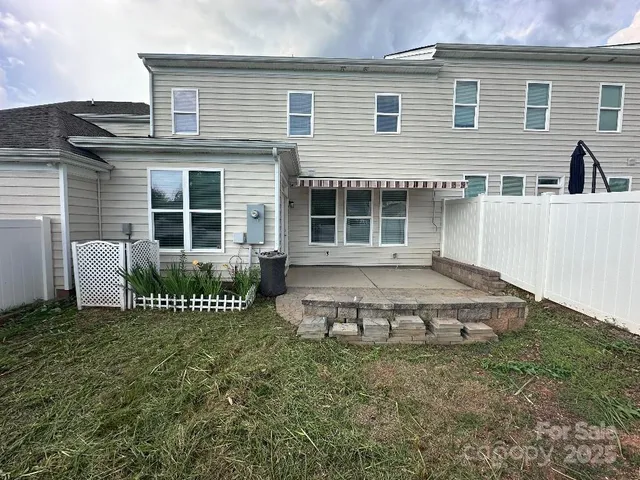 a house view with a outdoor space