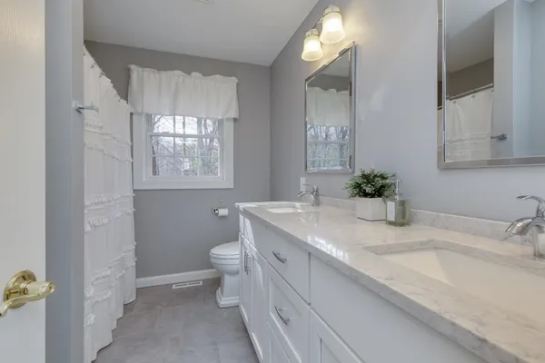 $1,079,000 | 17 Nottingham Road, Windham, NH 03087