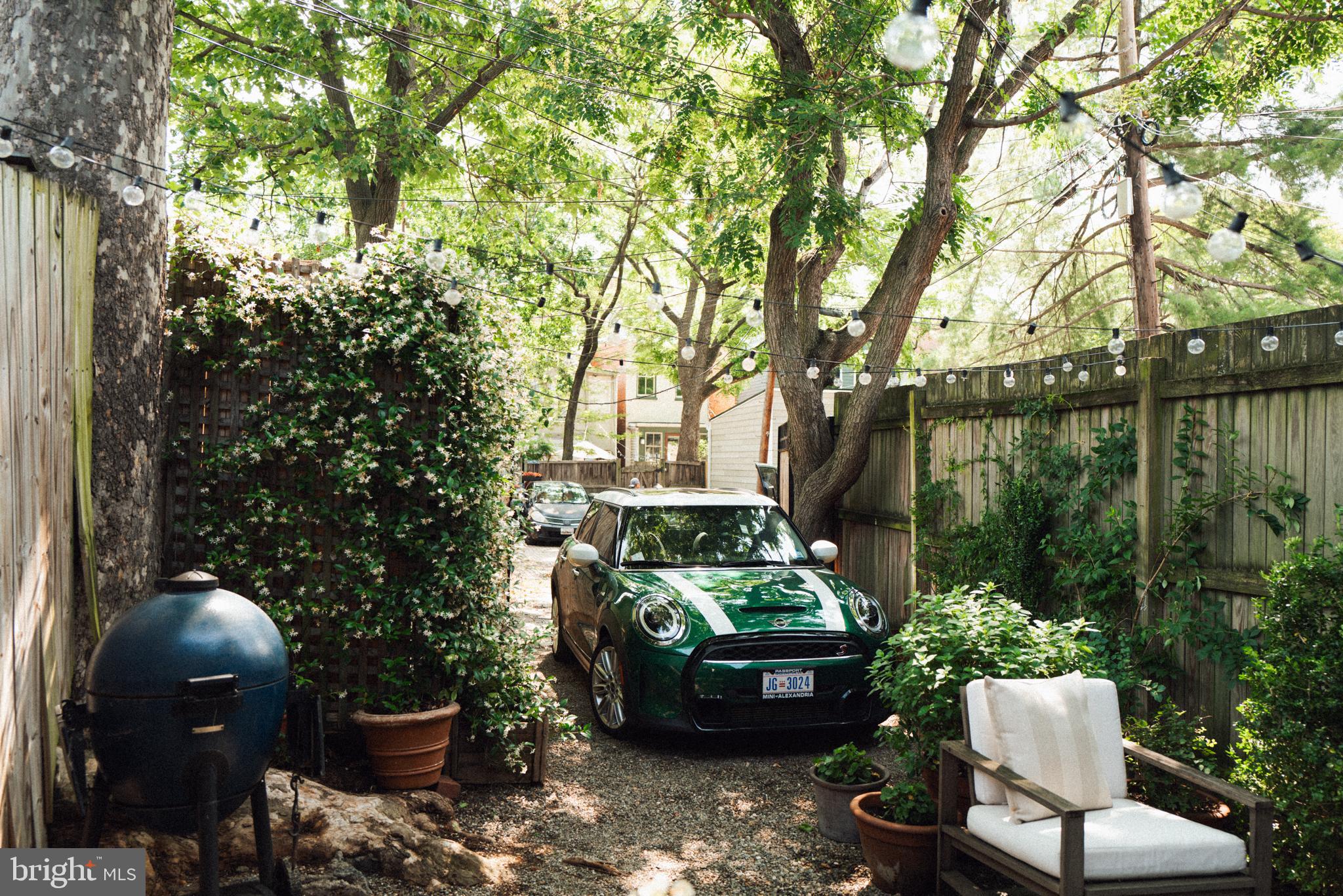 708 9th Street Southeast Washington, DC 20003 - Photo 30 of 31 a garden view with a seating space