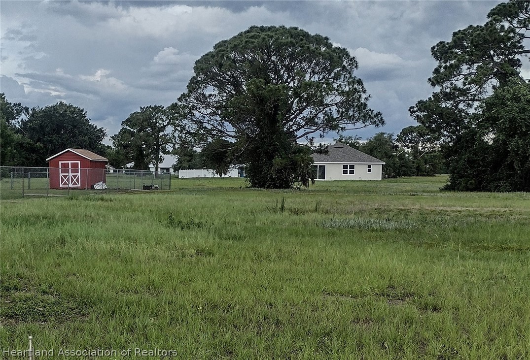7900 Granada Road Sebring, FL 33876 - Photo 4 of 11 a view of a back yard