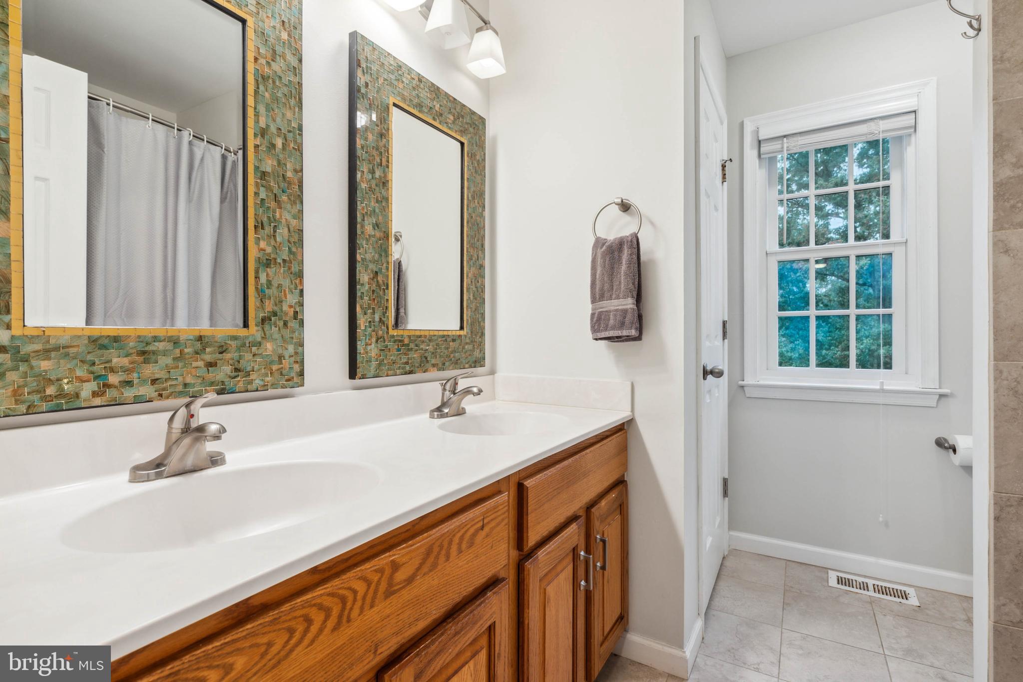 818 Nesbitt Road Ambler, PA 19002 - Photo 22 of 41 Hall Bath