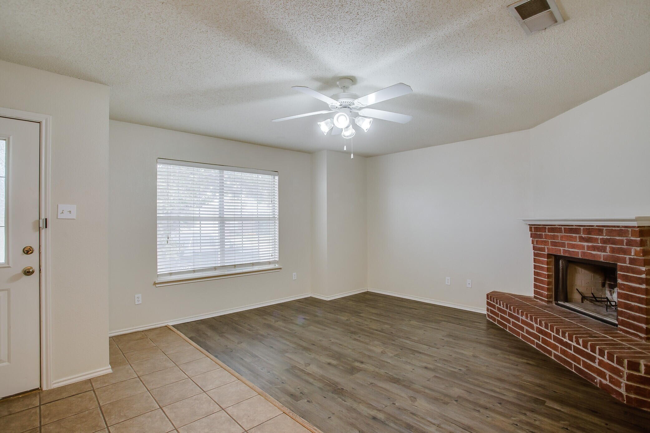 2709 110th Street Lubbock, TX 79423 - Photo 2 of 14 i-2