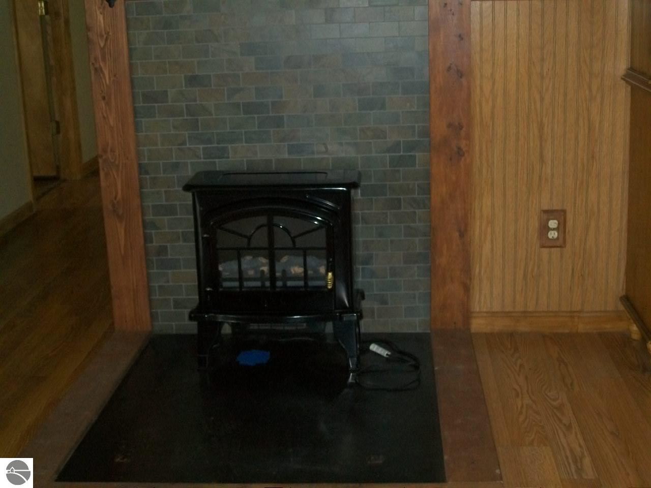1185 South Luce Road Ithaca, MI 48847 - Photo 5 of 33 1789794-4.JPG