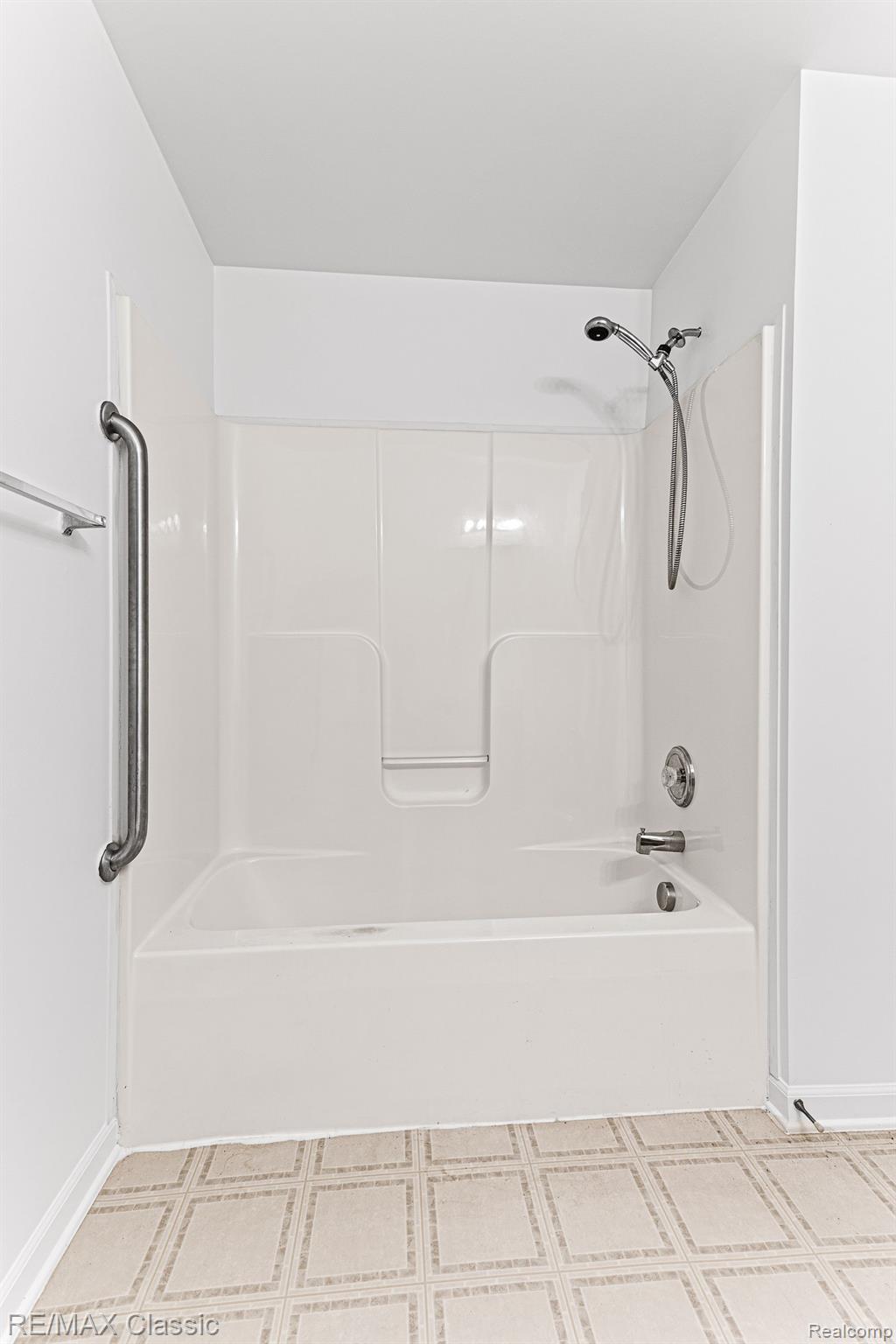 11748 Farmington Road Livonia, MI 48150 - Photo 19 of 24 Gallery Image 19