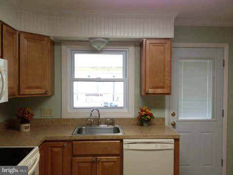 14 Control Court Baltimore, MD 21220 - Photo 3 of 22 Kitchen