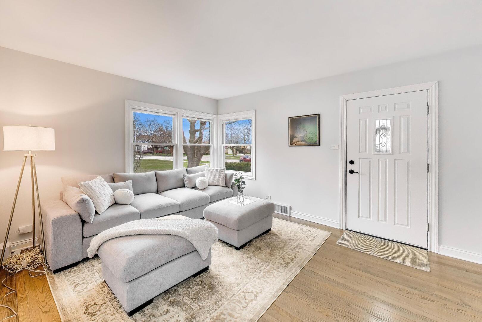 408 South Maple Street Itasca, IL 60143 - Photo 2 of 23