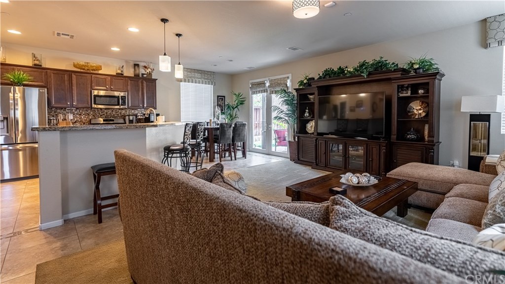 10975 Sagecrest Place Riverside, CA 92503 - Photo 4 of 27 Gallery Image 4