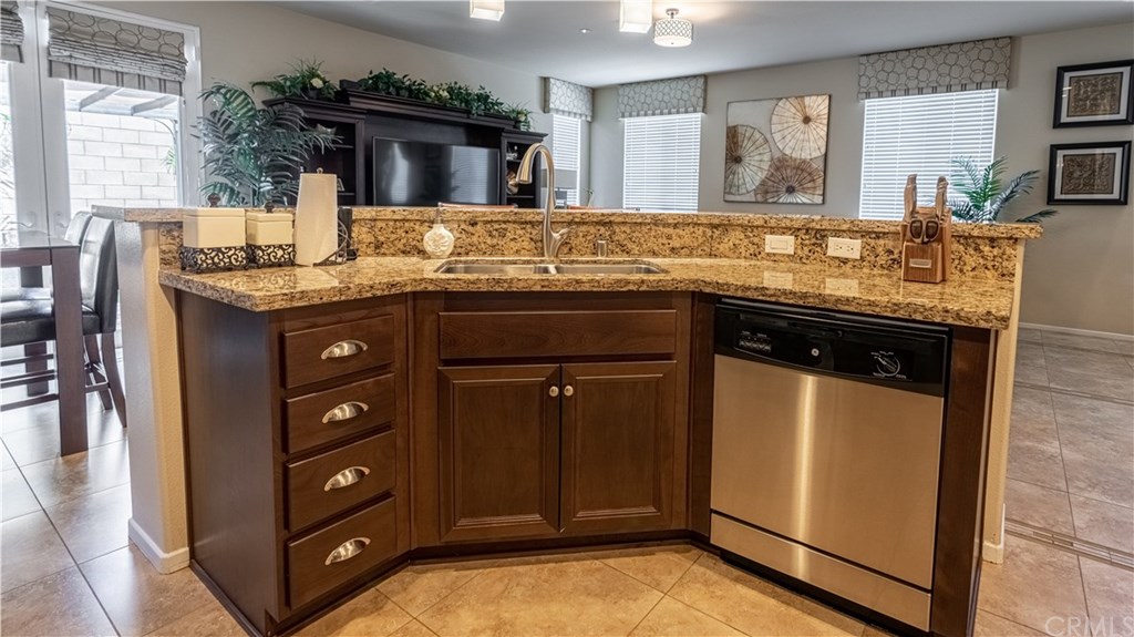 10975 Sagecrest Place Riverside, CA 92503 - Photo 8 of 27 Gallery Image 8