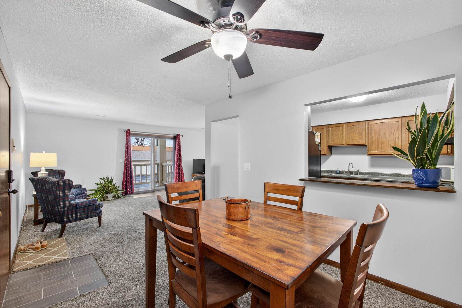 800 East Iowa Street, Unit 2C Eldridge, IA 52748 - Photo 11 of 28 a dining room with furniture and window