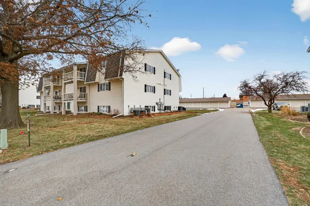 $128,000 | 800 East Iowa Street, Unit 2C, Eldridge, IA 52748
