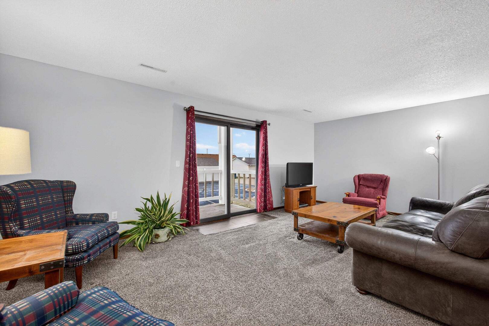 800 East Iowa Street, Unit 2C Eldridge, IA 52748 - Photo 5 of 28 a living room with furniture and a potted plant