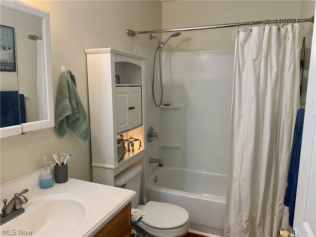 3576 Duffield Road Kent, OH 44240 - Photo 12 of 31 Second Full Bath on first floor