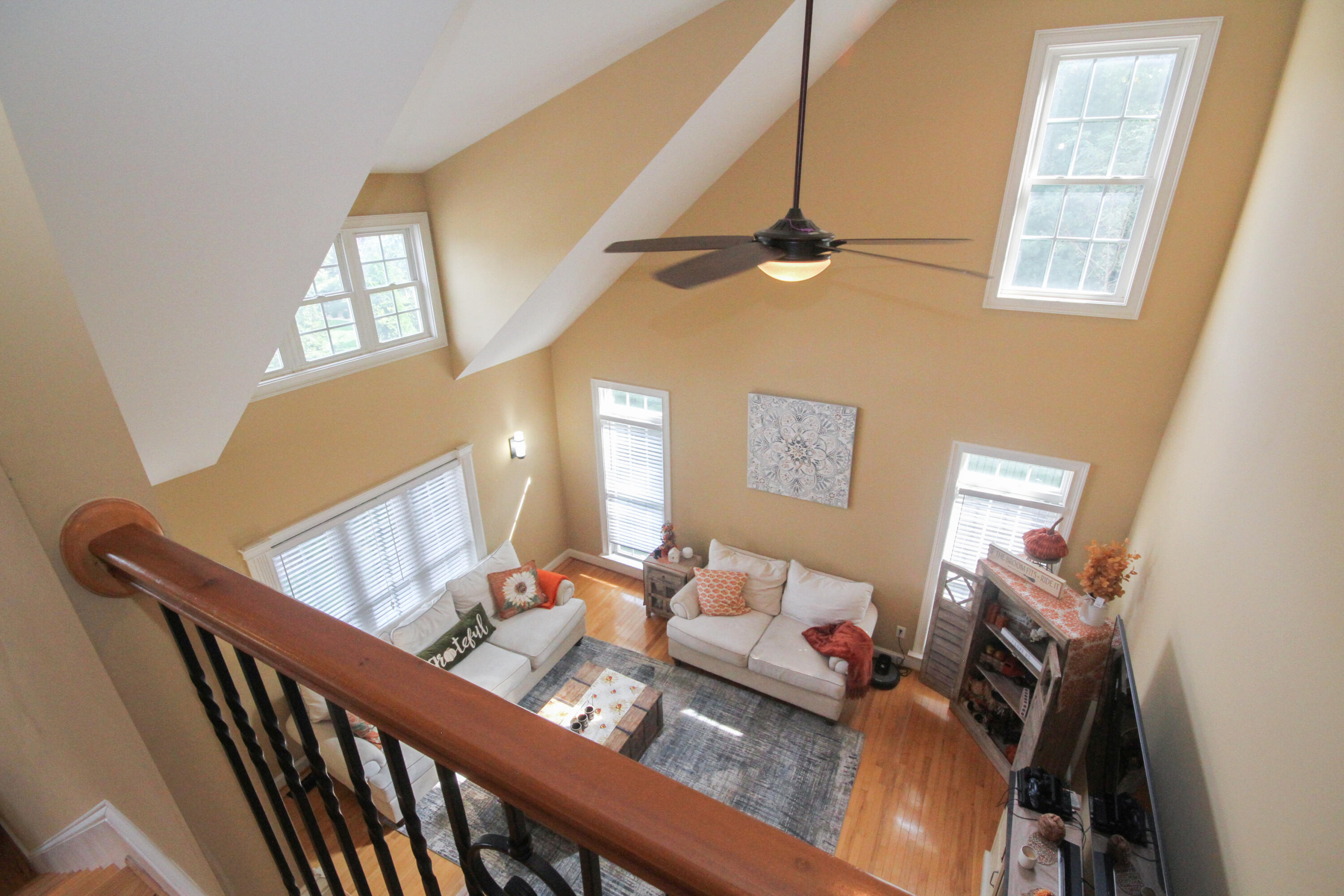 5917 Knightsbridge Road Roanoke, VA 24018 - Photo 7 of 33 5917 View to Living Room