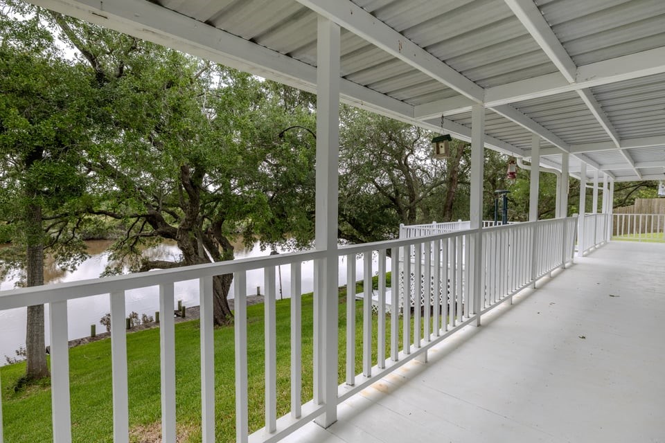 483 Riverside Drive Palacios, TX 77465 - Photo 33 of 41 a view of a porch