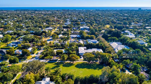 $3,395,000 | 1010 Hibiscus Lane, Delray Beach, FL 33444