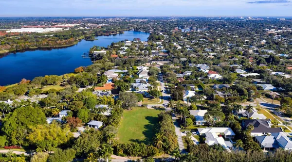 $3,395,000 | 1010 Hibiscus Lane, Delray Beach, FL 33444