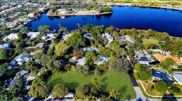 $3,395,000 | 1010 Hibiscus Lane, Delray Beach, FL 33444